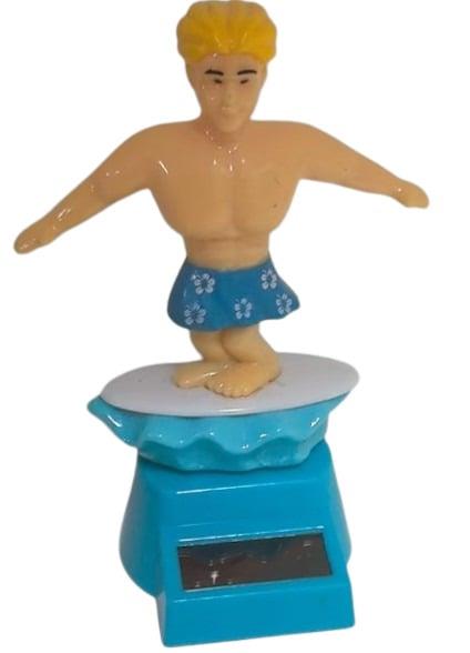 Dekoracyjny prezent-pamiątka, surfer, kolor żółty.