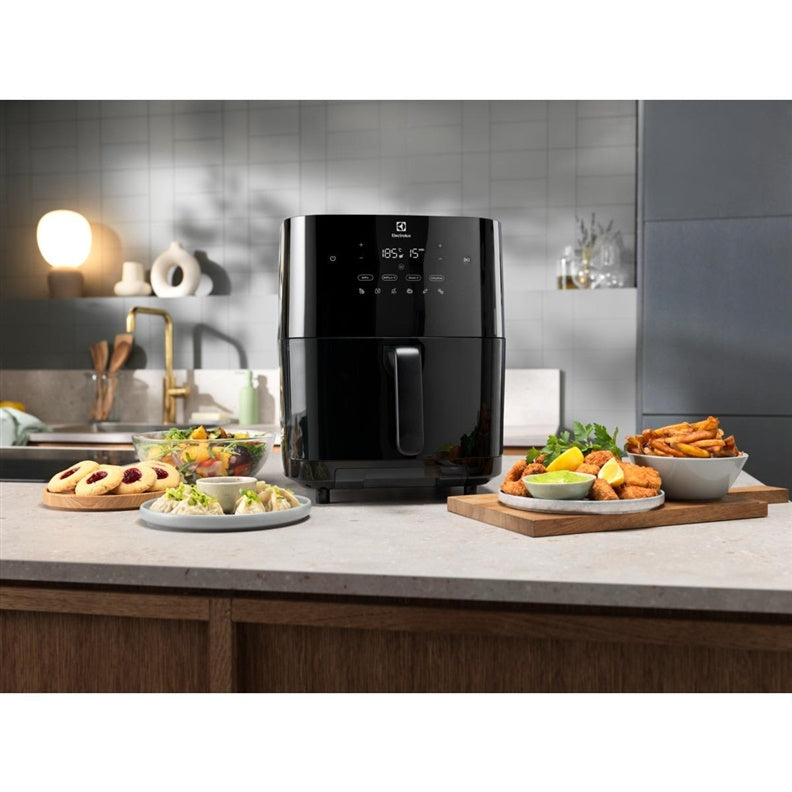 Electrolux 800 Series EAF7SB hot air fryer, 1700 W