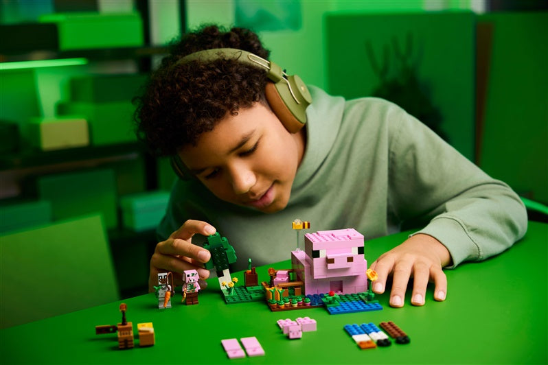 LEGO® Minecraft The Baby Pig House 21268, 238 pcs.