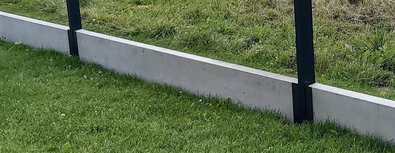 Fence footing, 250 cm x 5 cm x 20 cm
