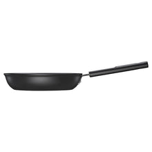 Keptuvė Fiskars Hard face 1075457, 20 cm, aliuminis
