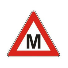 Magnetinis ženklas M raidė